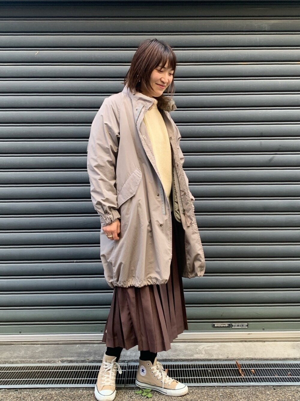 「ニット、モッズコート、クルーネックニット、プリーツスカート」｜「NOMBRE IMPAIRの【Fabric in Italy】中綿ピーチイタリアボア３ＷＡＹモッズコート（モッズコート、グレー系）」を使った、koba.さん（レディース・169cm）の秋コーディネートの1枚目の写真