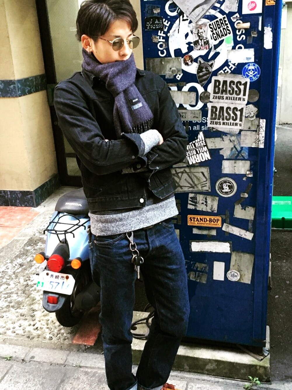 「BEAMSのアイテム（マフラー、レッド系）」を使った、E.Shootaさん（メンズ・173cm）の冬コーディネートの1枚目の写真