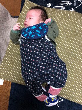 「PETIT BATEAU（プチバトー）のアイテム（サロペット/オーバーオール）」を使った、とるはうどくさん（キッズ・50cm）の冬コーディネート