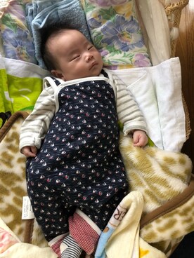 「PETIT BATEAU（プチバトー）のアイテム（サロペット/オーバーオール）」を使った、とるはうどくさん（キッズ・50cm）の冬コーディネート
