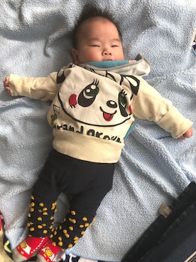 「アイテム（タイツ/ストッキング、ブルー系）」を使った、とるはうどくさん（キッズ・60cm）の春コーディネート