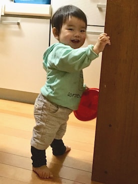 「no brand（ノーブランド）のアイテム（スウェット）」を使った、とるはうどくさん（キッズ・80cm）の冬コーディネート