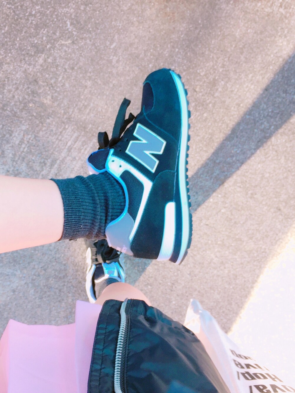 「ニューバランス、ladies、Americanapparel」｜「NEW BALANCEの◆[ニューバランス]new balance ML574 17SS CB スニーカー（スニーカー、ブラック系）」を使った、모에네さん（レディース・156cm）の冬コーディネートの1枚目の写真