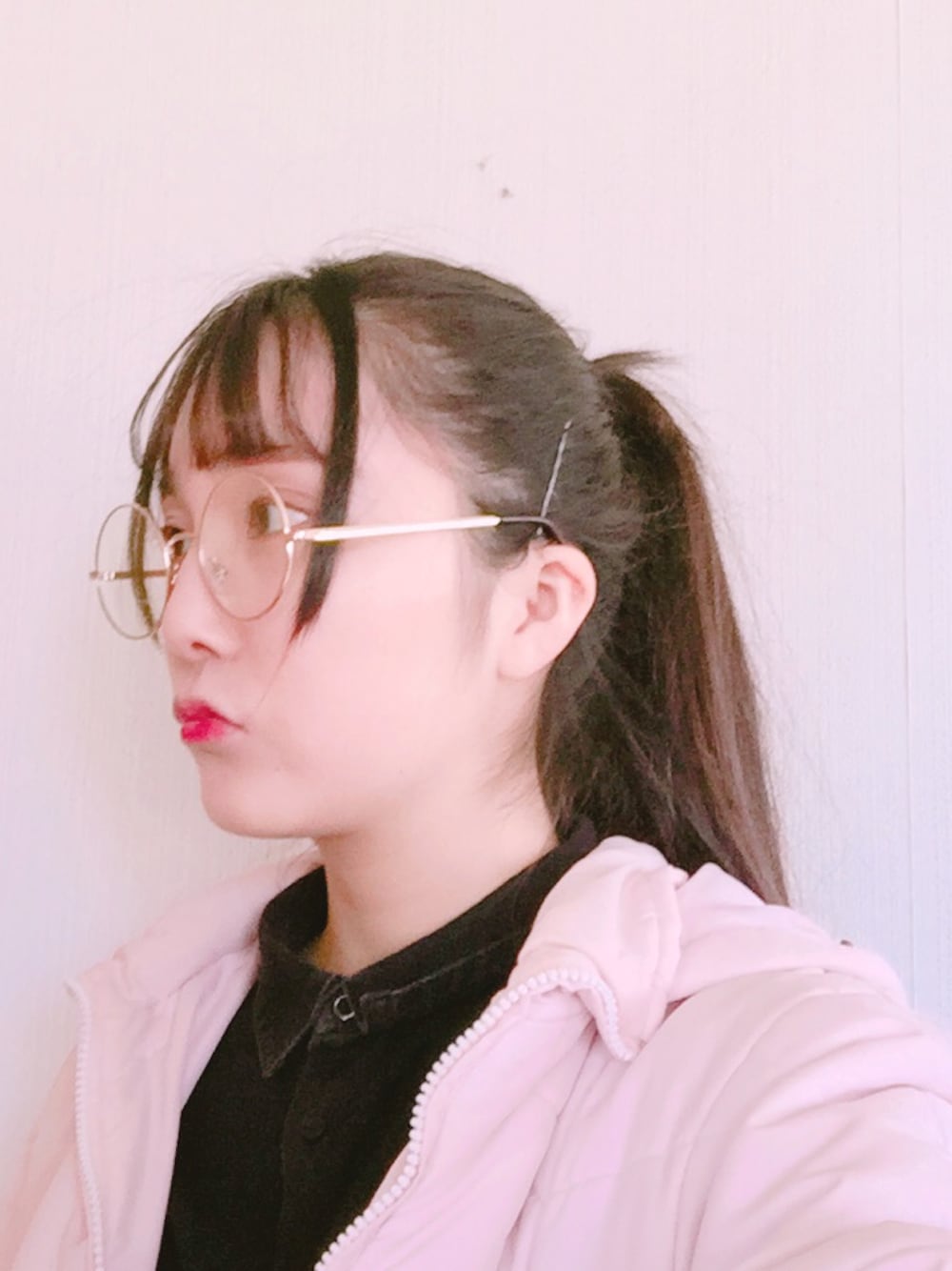 「한국、韓国ファッション、休日スタイル、丸眼鏡、丸眼鏡女子」｜「H&Mのアイテム（メガネ、ゴールド系）」を使った、모에네さん（レディース・156cm）の春コーディネートの1枚目の写真
