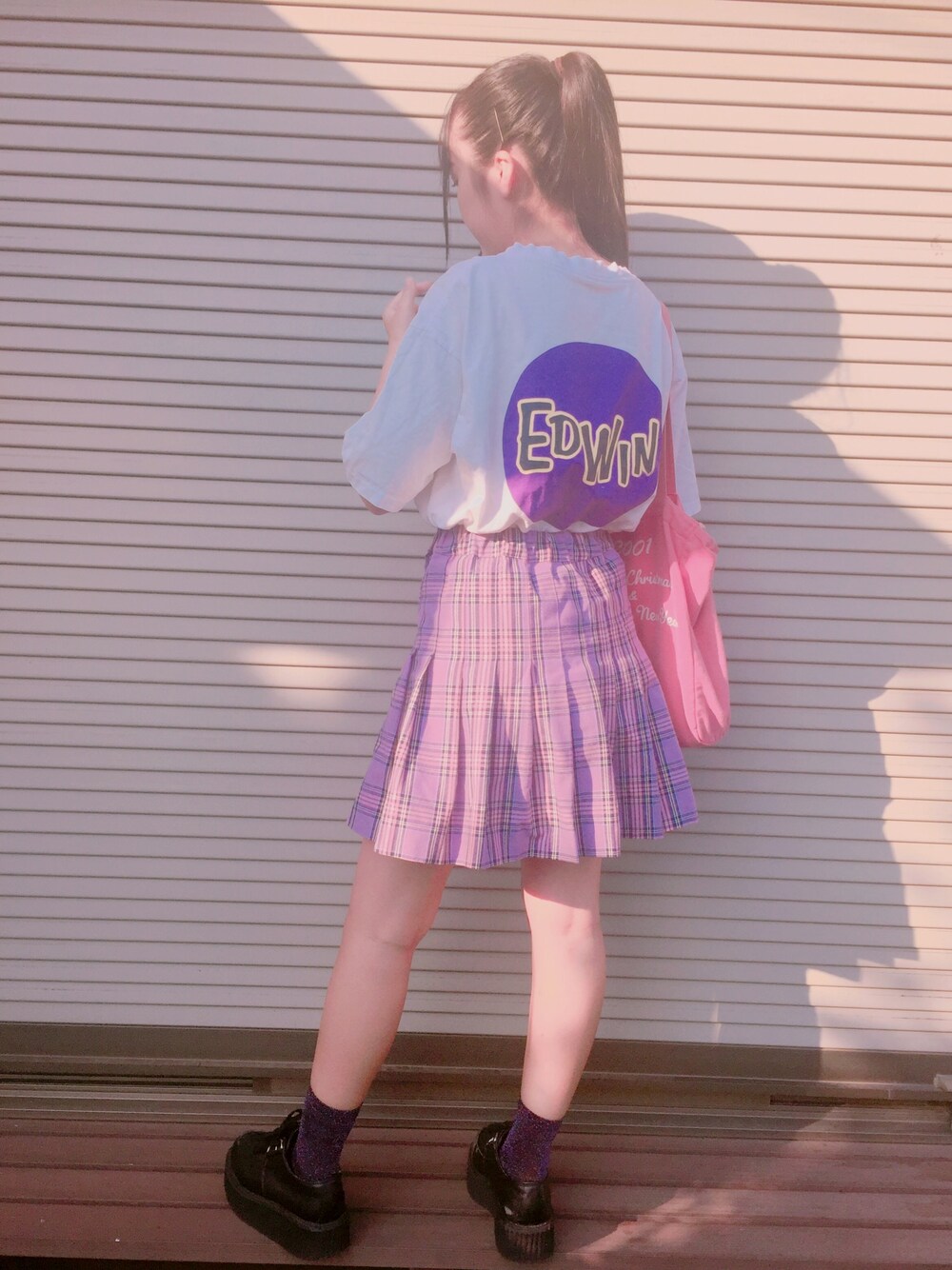「WEGO、プリーツスカート、EDWIN」｜「EDWINのアイテム（Tシャツ/カットソー、ホワイト系）」を使った、모에네さん（レディース・156cm）の秋コーディネートの1枚目の写真