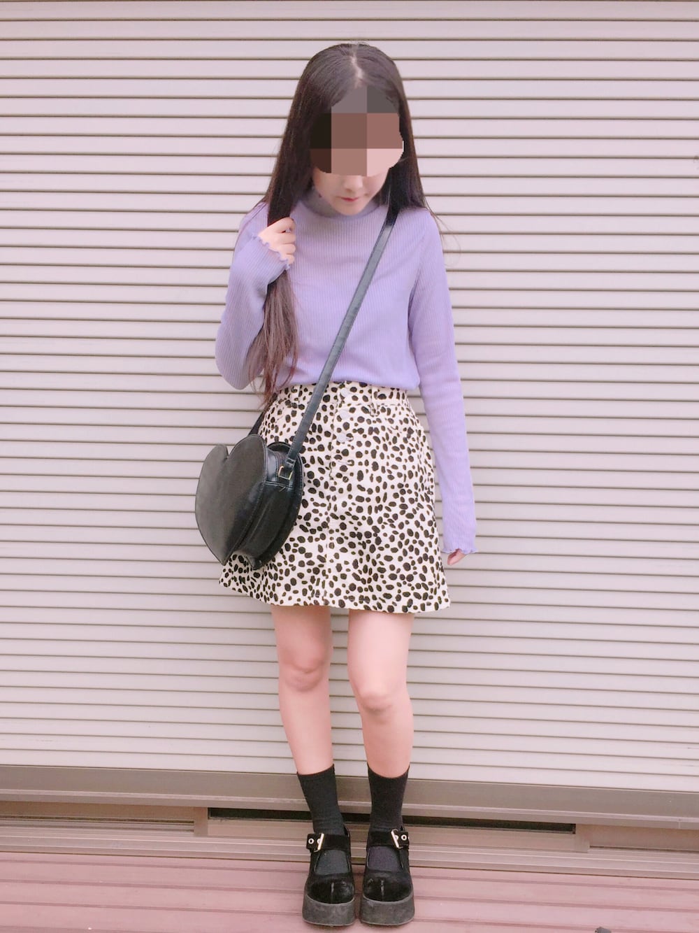 「秋のコーデ、H&M、WEGO、simple、black、休日スタイル、ootd、purple」｜「H&Mのアイテム（Tシャツ/カットソー、パープル系）」を使った、모에네さん（レディース・156cm）の秋コーディネートの1枚目の写真