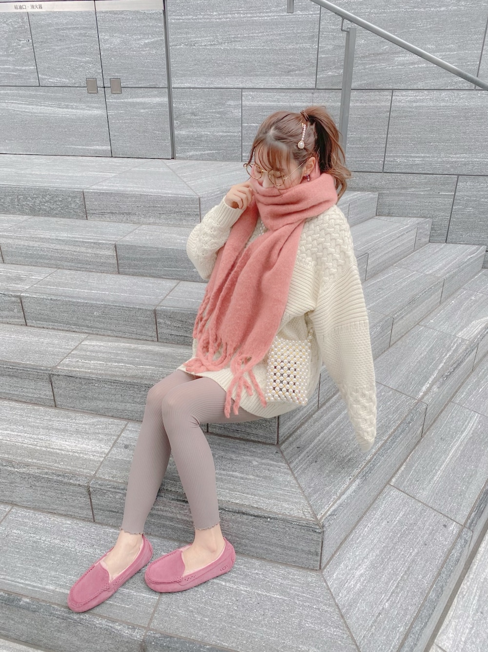 「GU、GUコーデ、カジュアル、マタニティー、妊婦、妊婦コーデ」｜「GUのアイテム（ニット/セーター、ホワイト系）」を使った、MISA |  ママのクローゼットさん（レディース・168cm）の秋コーディネートの1枚目の写真
