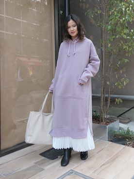 「CORNERS（コーナーズ）のサテンプリーツスカート（スカート）」を使った、あかねさん（レディース・164cm）の冬コーディネート