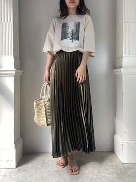 「CORNERS（コーナーズ）のサテンプリーツスカート（スカート）」を使った、あかねさん（レディース・164cm）の夏コーディネート