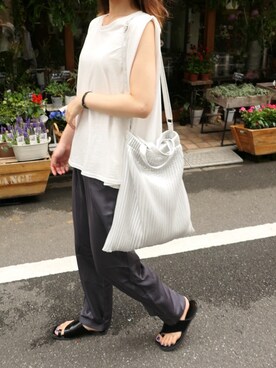 「CORNERS（コーナーズ）のヴィンテージサテンリラックスパンツ（その他パンツ）」を使った、あかねさん（レディース・164cm）の夏コーディネート