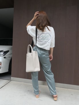 「CORNERS（コーナーズ）のヴィンテージサテンリラックスパンツ（その他パンツ）」を使った、あかねさん（レディース・164cm）の夏コーディネート