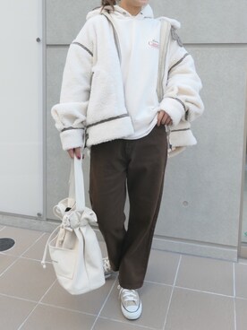 「パーカー」｜「アイテム（ムートンコート）」を使った、あかねさん（レディース・164cm）の冬コーディネート