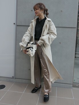 「サテンパンツ」｜「アイテム（トレンチコート）」を使った、あかねさん（レディース・164cm）の冬コーディネート