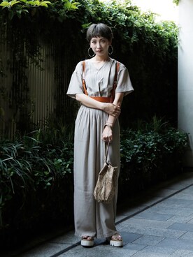 「アイテム（つなぎ/オールインワン、ベージュ系）」を使った、Droptokyoさん（レディース・162cm）の春コーディネート