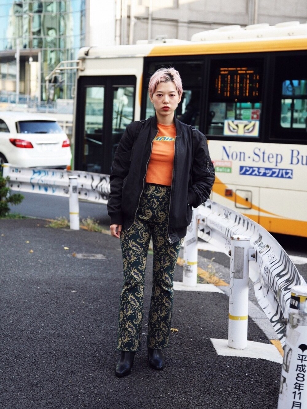 「TOKYO」｜「UNIFのアイテム（Tシャツ/カットソー、オレンジ系）」を使った、Droptokyoさん（レディース・165cm）の冬コーディネートの1枚目の写真