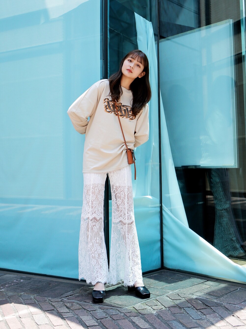 「g.v.g.v.、lilLilly、Faith、Tory Burch」｜「G.V.G.V.のPRINTED L/S TEE（Tシャツ/カットソー、ベージュ系）」を使った、Droptokyoさん（レディース・170cm）の夏コーディネートの1枚目の写真