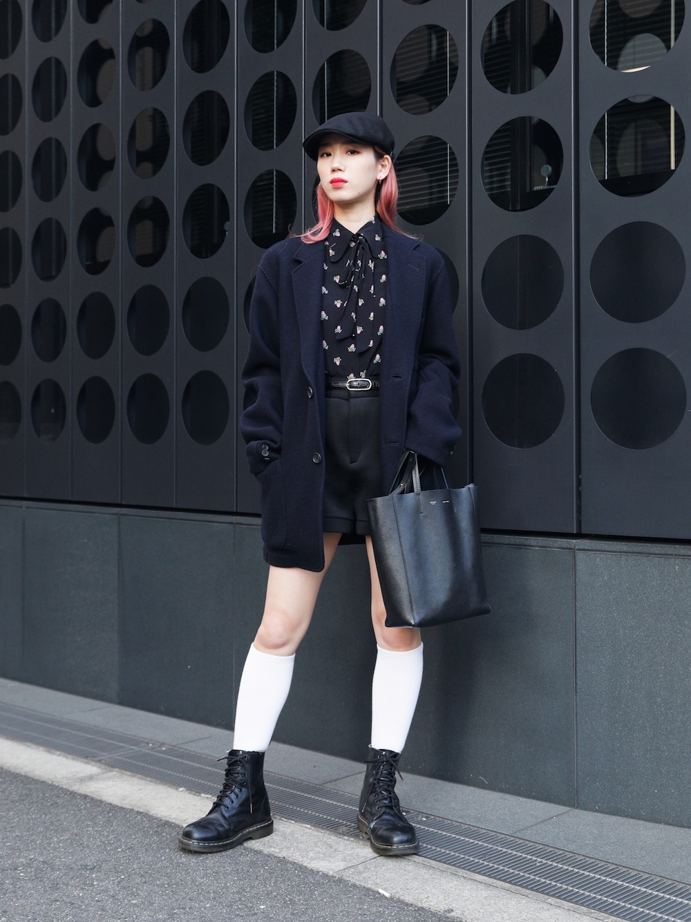 「Yohji Yamamotoのアイテム（テーラードジャケット、ブルー系）」を使った、Droptokyoさん（レディース・160cm）の秋コーディネートの1枚目の写真