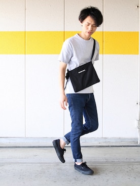 「CONVERSE TOKYO（コンバーストウキョウ）のアイテム（ショルダーバッグ）」を使った、やっちさん（メンズ・169cm）の春コーディネート