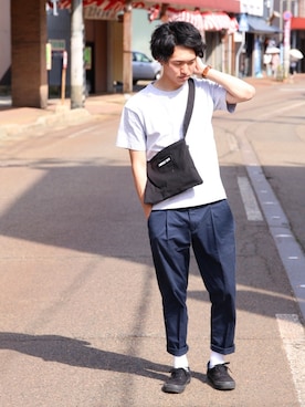 「CONVERSE TOKYO（コンバーストウキョウ）のアイテム（ショルダーバッグ）」を使った、やっちさん（メンズ・169cm）の春コーディネート