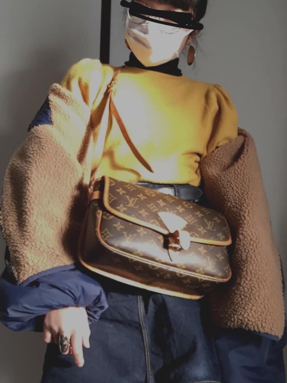 【シンプルコーデに◎】ルイヴィトン ショルダーバッグ LOUIS VUITTONのショルダーバッグを使った人気ファッション