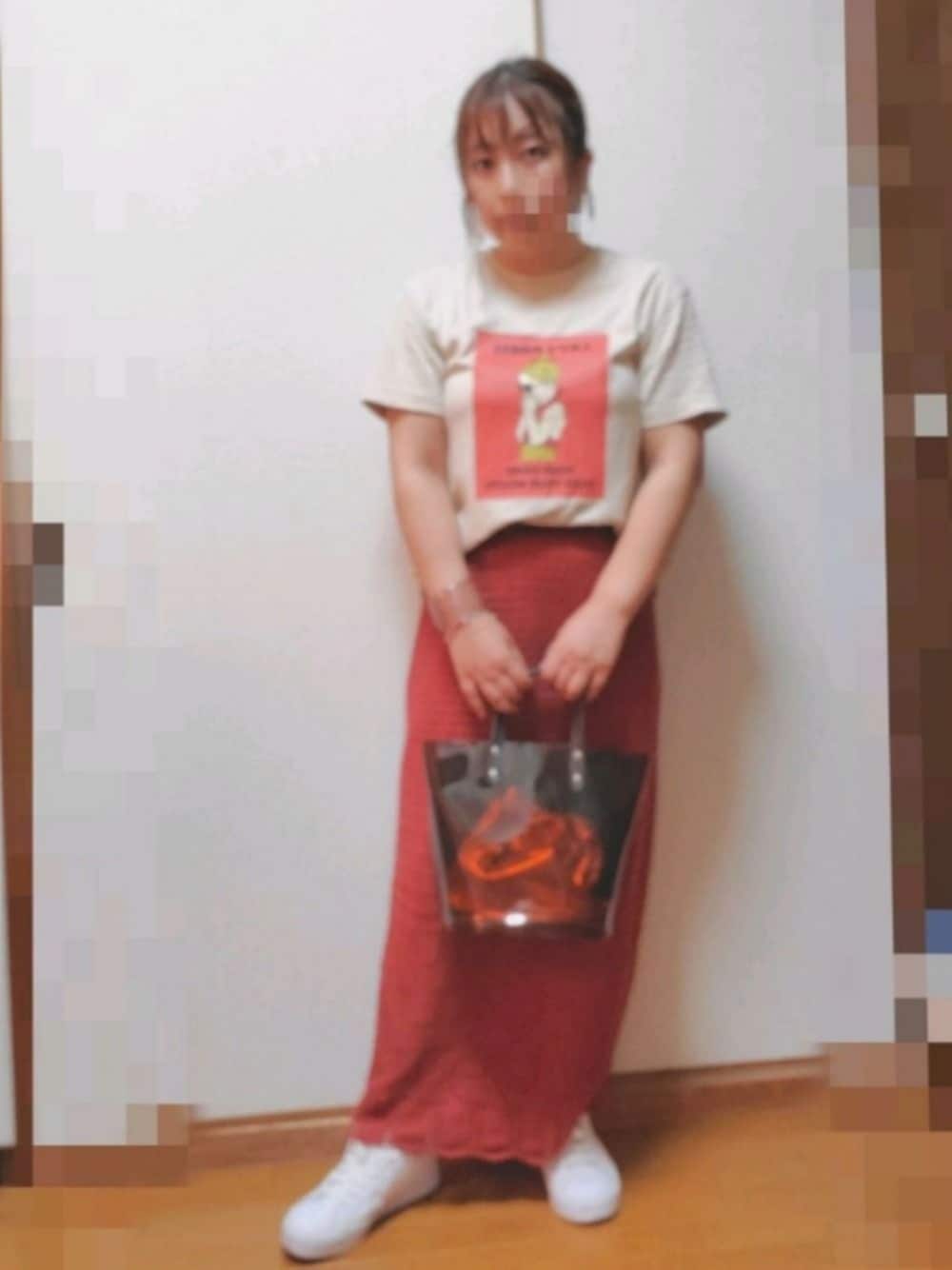 「低身長、大人カジュアル、ニットスカート、ナイキ、ジーユー、ぽっちゃり」｜「cepoのドローイングフォトプリントTee（Tシャツ/カットソー、ベージュ系）」を使った、ゆんさん（レディース・154cm）の夏コーディネートの1枚目の写真