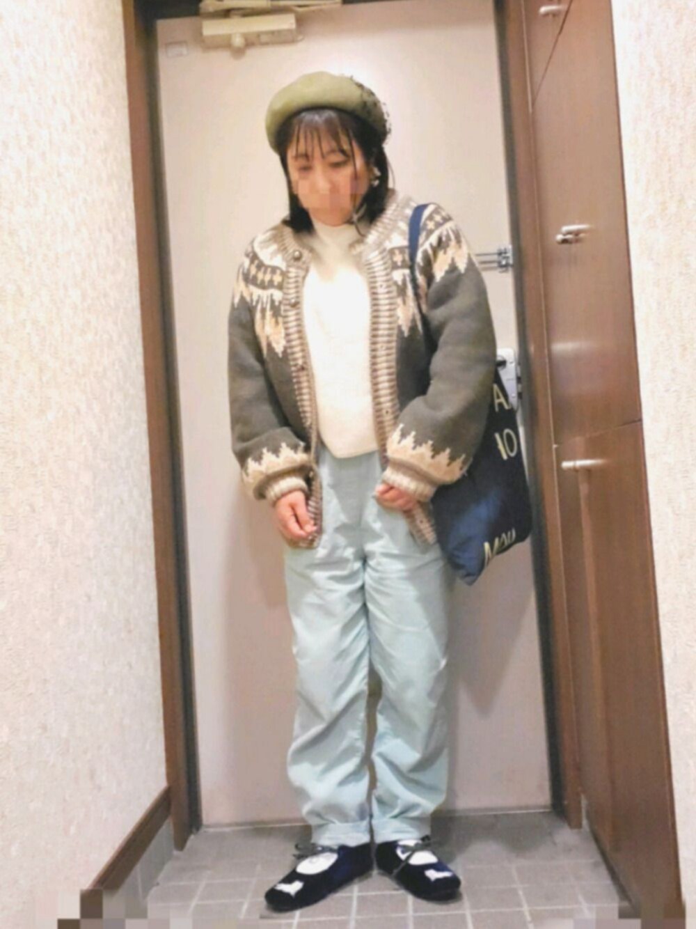 「カジュアルコーデ、テーパードパンツ、低身長、ニット、グリーン、年末WEAR感謝祭、ぽっちゃり」｜「kaorinomoriの【カオリノモリ】ロマネコベレー（ハンチング/ベレー帽、グリーン系）」を使った、ゆんさん（レディース・154cm）の冬コーディネートの1枚目の写真