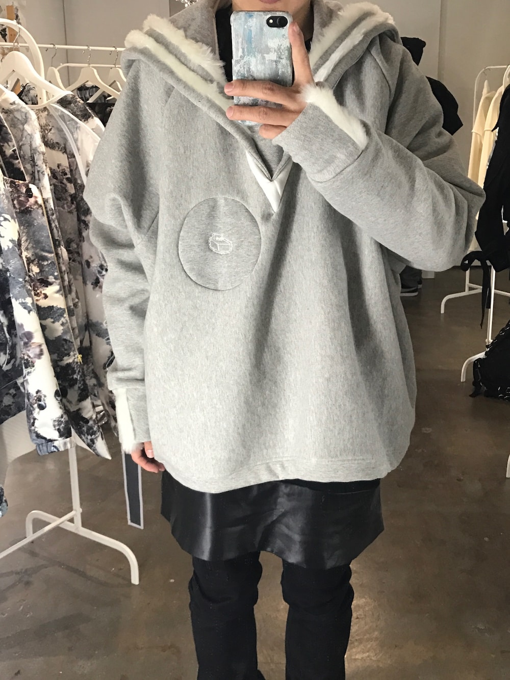「バルムング、balmung、17AW、スウェット」｜「BALMUNGのアイテム（スウェット、グレー系）」を使った、kentaさん（メンズ・170cm）の春コーディネートの1枚目の写真