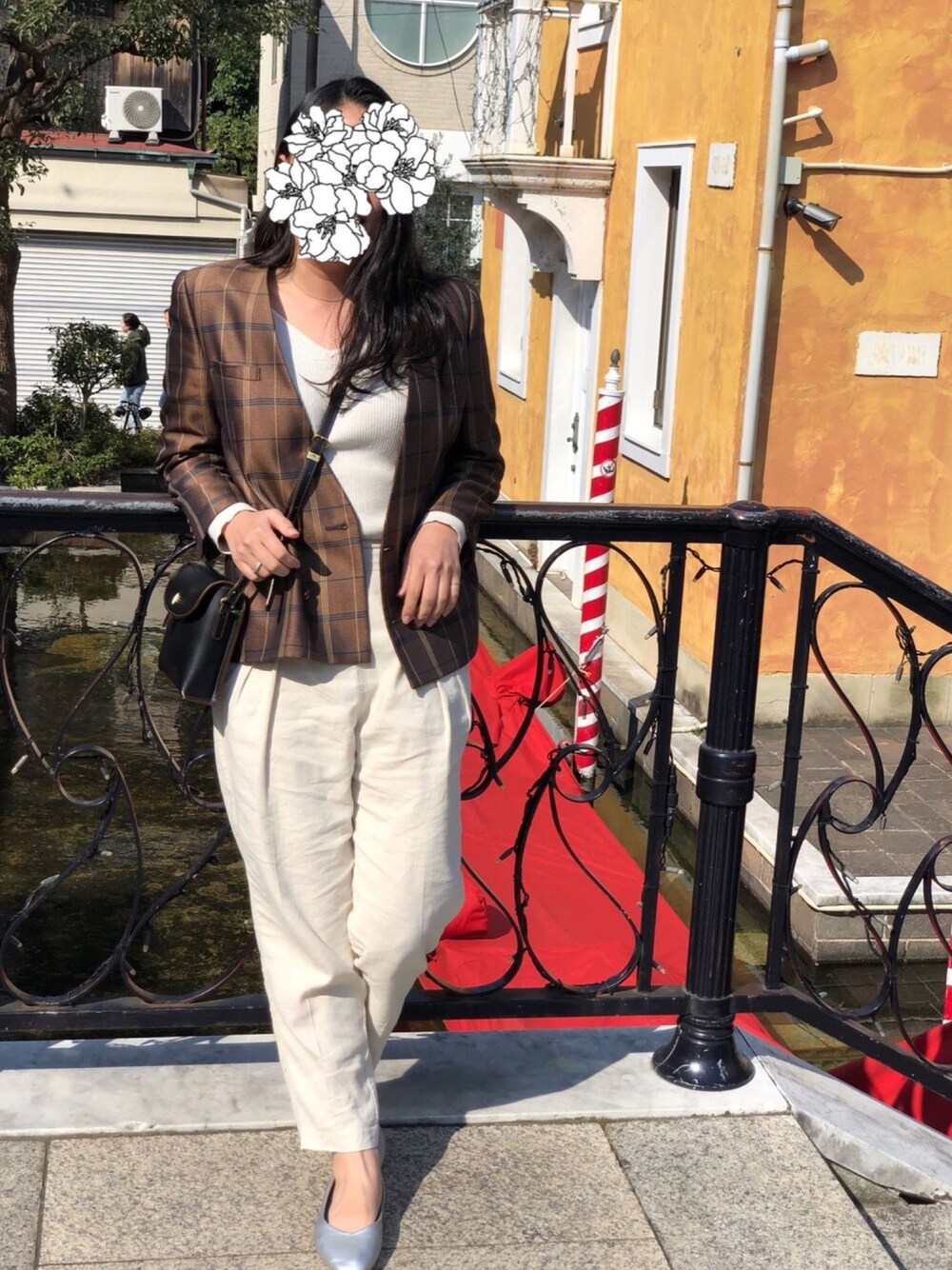 BURBERRYのノーカラージャケットを使った人気ファッション