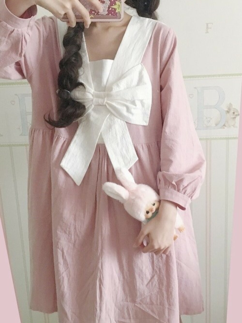 「原宿、ロリータ、axes femme、LIZLISA、amavel、honeymihoney、ロリィタ、Ank Rouge、ゆめかわいい、HONEYCINNAMON」｜「--のビッグリボン お人形さん ワンピース（ワンピース、ピンク系）」を使った、LOUIS LOVERさん（レディース・158cm）の冬コーディネートの1枚目の写真