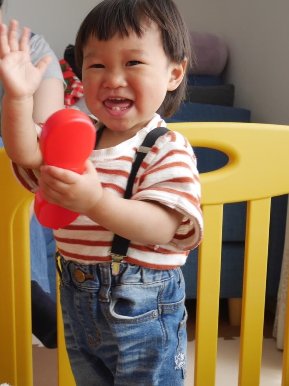 「1歳6ヶ月、男の子、boy、90ｾﾝﾁ、カジュアルコーデ、シンプルコーデ、サスペンダー、マーキーズ」｜「MARKEY'Sのアイテム（デニムパンツ、ブルー系）」を使った、R☺︎さん（キッズ・80cm）の春コーディネートの1枚目の写真