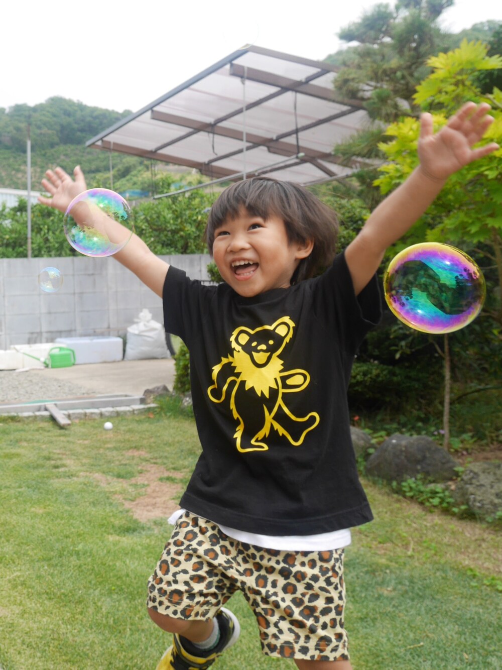 「夏コーデ、キッズコーデ、シンプルコーデ、カジュアルコーデ、ひょう柄」｜「GUのアイテム（Tシャツ/カットソー、ブラック系）」を使った、R☺︎さん（キッズ・92cm）の夏コーディネートの1枚目の写真