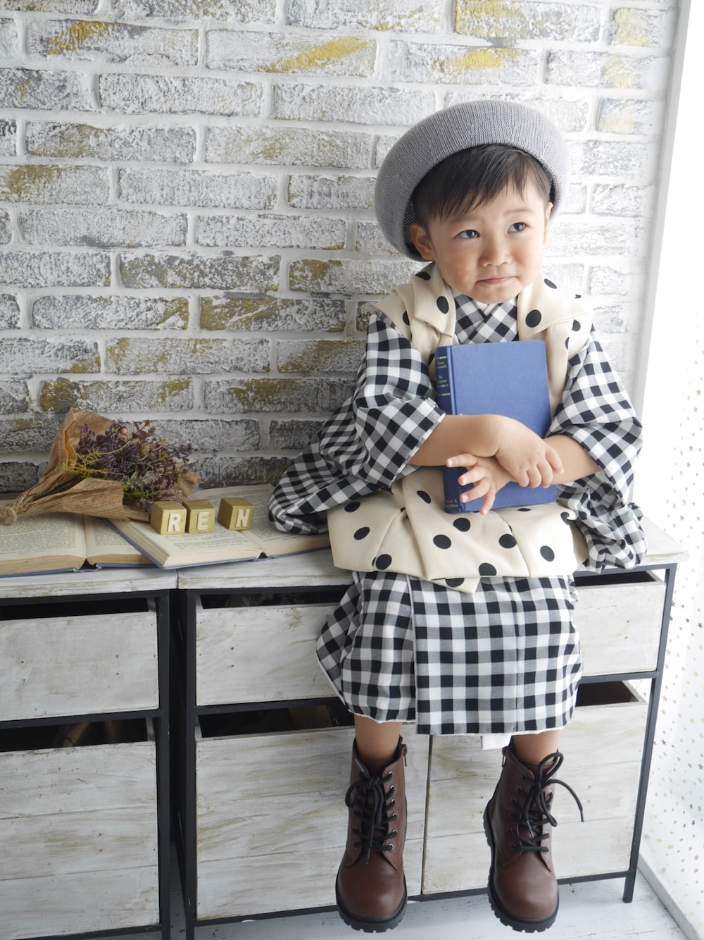 「4歳、男の子、753、袴」｜「no brandのアイテム（フォーマルスーツ/小物、ブラック系）」を使った、R☺︎さん（キッズ・100cm）の冬コーディネートの1枚目の写真