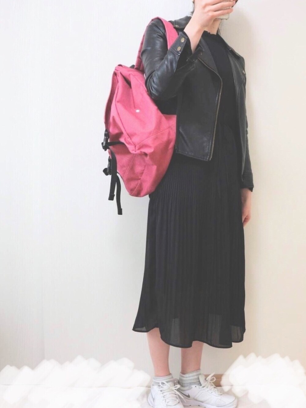 「大人カジュアル、オールブラック、ライダース、黒ワンピース、スニーカーコーデ」｜「AS KNOW AS PINKYの（PH7236）合皮☆ﾗｲﾀﾞｰｽJK♪（ライダースジャケット、ブラック系）」を使った、Sundayさん（レディース・169cm）の春コーディネートの1枚目の写真