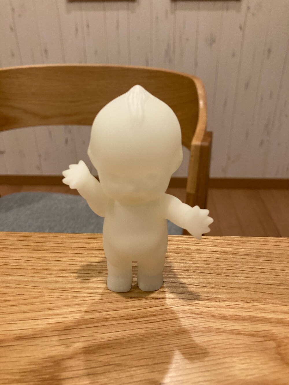 「BEAMSのアイテム（フィギュア、ホワイト系）」を使った、シロクロパンダさん（メンズ・50cm）の春コーディネートの1枚目の写真