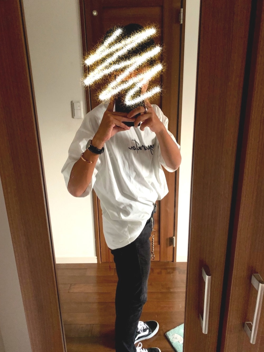 「おしゃれさんと繋がりたい、スニーカーコーデ、休日スタイル、低身長コーデ、白Tシャツ」｜「TAKA-Qのアイテム（Tシャツ/カットソー、ホワイト系）」を使った、けーすけさん（メンズ・158cm）の夏コーディネートの1枚目の写真