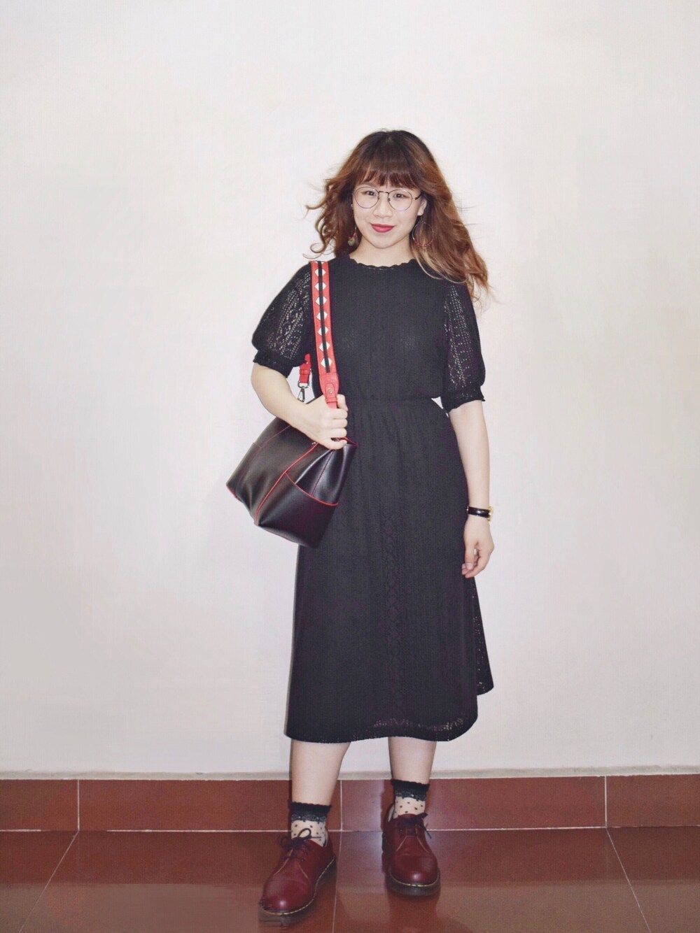 「ootd、outfit、summer、casual、streetstyle、ALL BLACK、ZARA、Dr.Martens、daily look、CASIO」｜「ZARAのアイテム（ショルダーバッグ、ブラック系）」を使った、阿馮さん（レディース・158cm）の春コーディネートの1枚目の写真