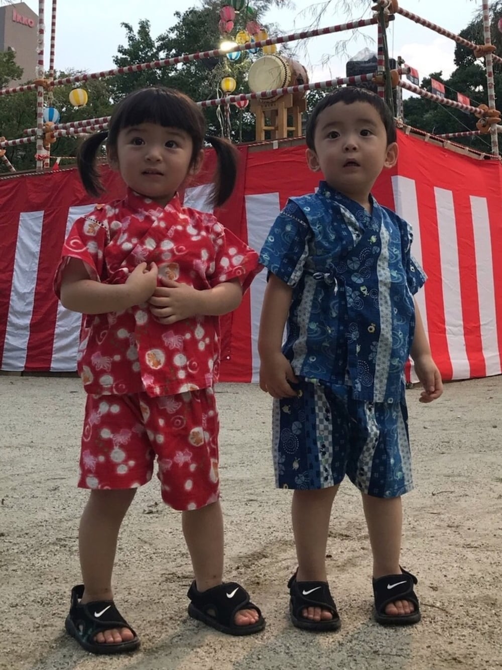 「双子コーデ、おそろいコーデ、リンクコーデ、ゆかた、浴衣、夏コーデ、祭り、サンダル、スポーツサンダル、夏」｜「NIKEのNIKE サンレイアジャスト 5（サンダル、ブラック系）」を使った、mico.kglowさん（キッズ・80cm）の夏コーディネートの1枚目の写真