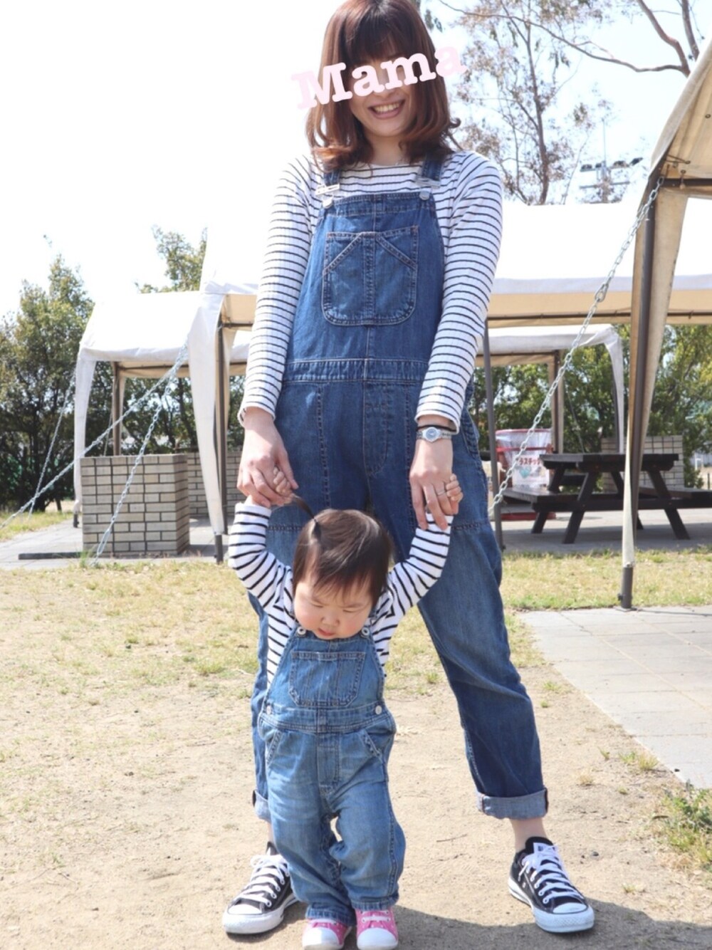 「おやこーで。、リンクコーデ、親子コーデ、サロペット、オーバーオール、カジュアルコーデ、1歳、ボーダー、おそろいコーデ、BBQ」｜「NANO universeのロングジレXカットソーSET（ニット/セーター、ブラック系）」を使った、♡MiKo♡さん（レディース・163cm）の春コーディネートの1枚目の写真