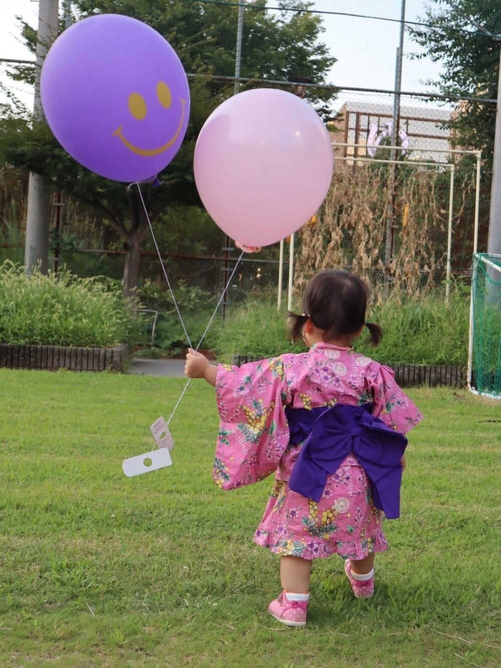 ピンク系の浴衣、ピンク系のベビーシューズ/ベビーソックス、その他のその他を着用したキッズの夏コーディネートの1枚目の写真
