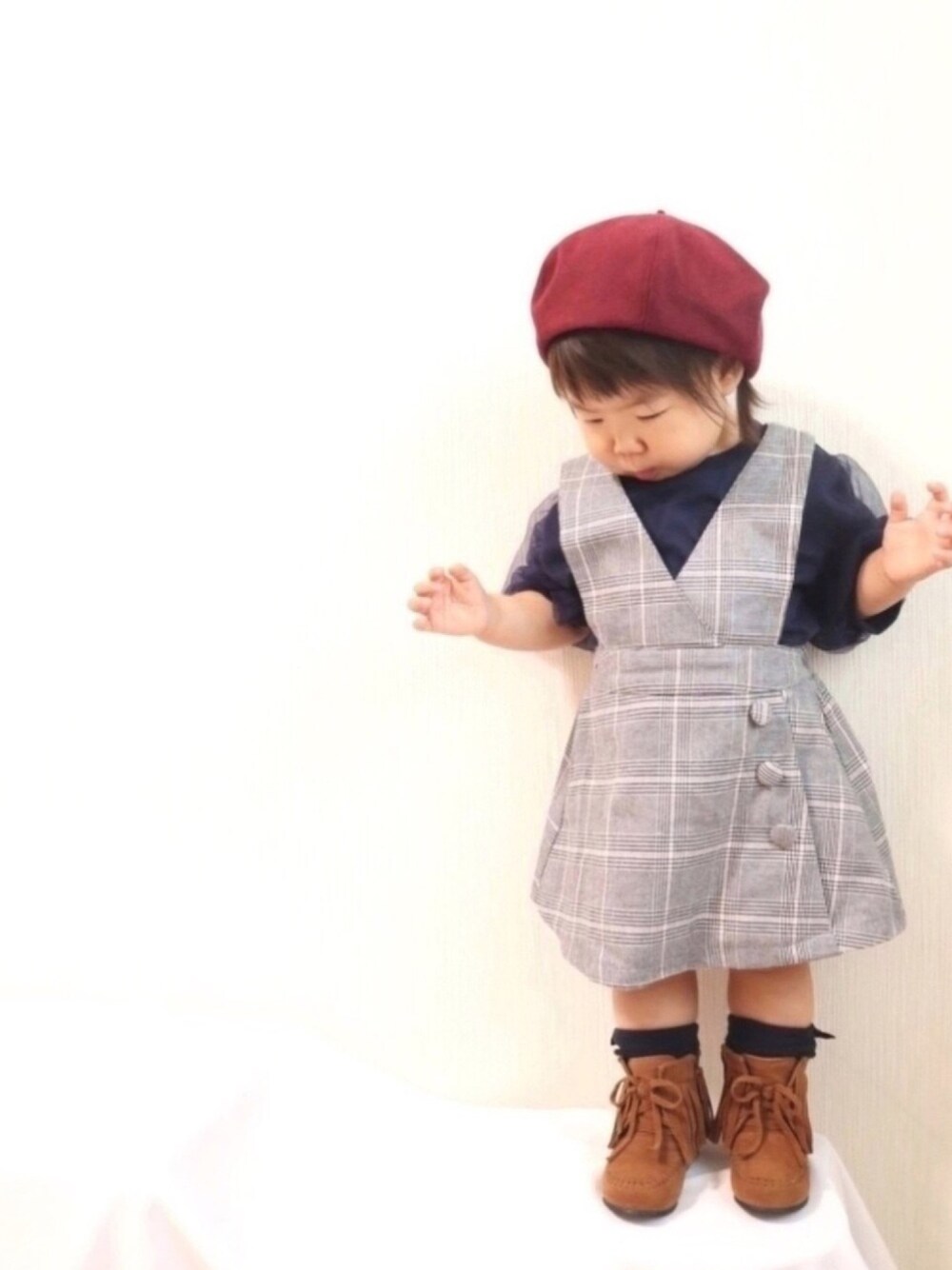「秋服準備はじめました、ワインレッド、ベレー帽、ラブアンドピース2018、秋色コーデ、グレンチェック、quoti use fith、2018秋チェッカーず、プティマイン、1歳半」｜「quoti use fithの6マイハギベレー帽（ハンチング/ベレー帽、レッド系）」を使った、♡MiKo♡さん（キッズ・80cm）の秋コーディネートの1枚目の写真