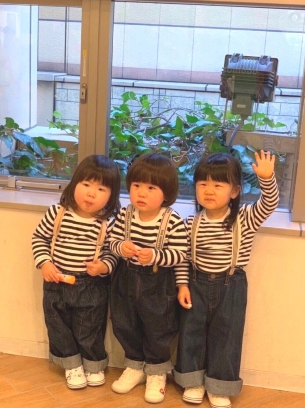 「3姉妹お誕生日、お誕生日会、quoti use fith、ワイドパンツ、リンクコーデ、ふたごコーデ、おそろいコーデ」｜「quoti use fithの16/- ボーダーテンジク 長袖 Tシャツ（Tシャツ/カットソー、ブラック系）」を使った、♡MiKo♡さん（キッズ・80cm）の春コーディネートの1枚目の写真