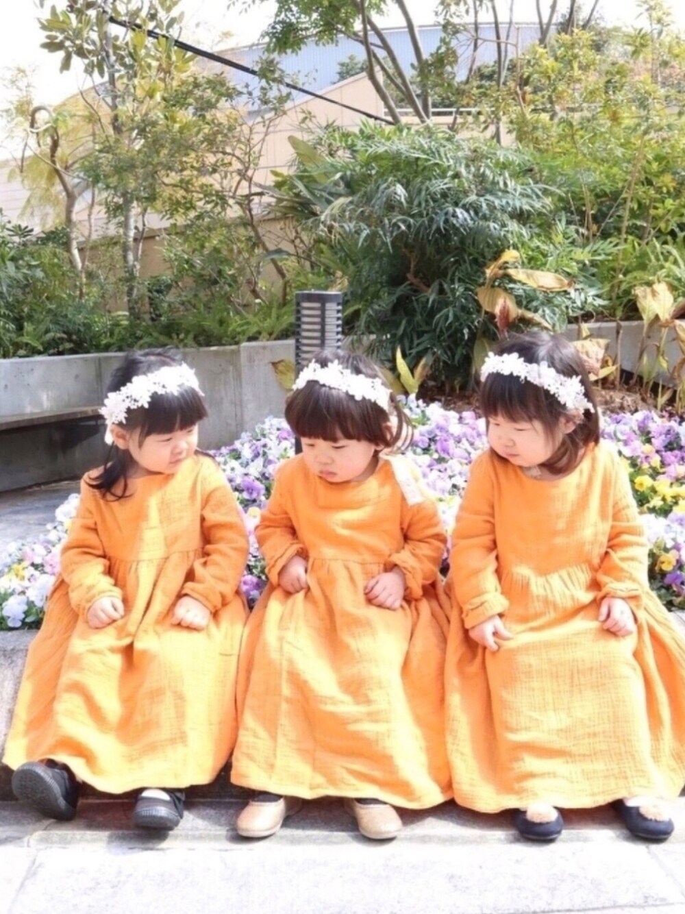 「3姉妹お誕生日、お誕生日会、2歳、イエローコーデ、ワンピース、バレエシューズ、楽しい１日ありがとう❤️、おそろいコーデ、リンクコーデ、ふたごコーデ」｜「pairmanonの【リンクコーデ】ダブルガーゼ リラックス ワンピース（ワンピース、イエロー系）」を使った、♡MiKo♡さん（キッズ・80cm）の春コーディネートの1枚目の写真