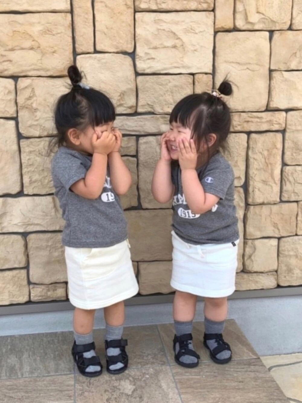 「オソミー、双子コーデ、リンクコーデ」｜「kiko +のアイテム（ヘアゴム、ピンク系）」を使った、♡MiKo♡さん（キッズ・80cm）の夏コーディネートの1枚目の写真