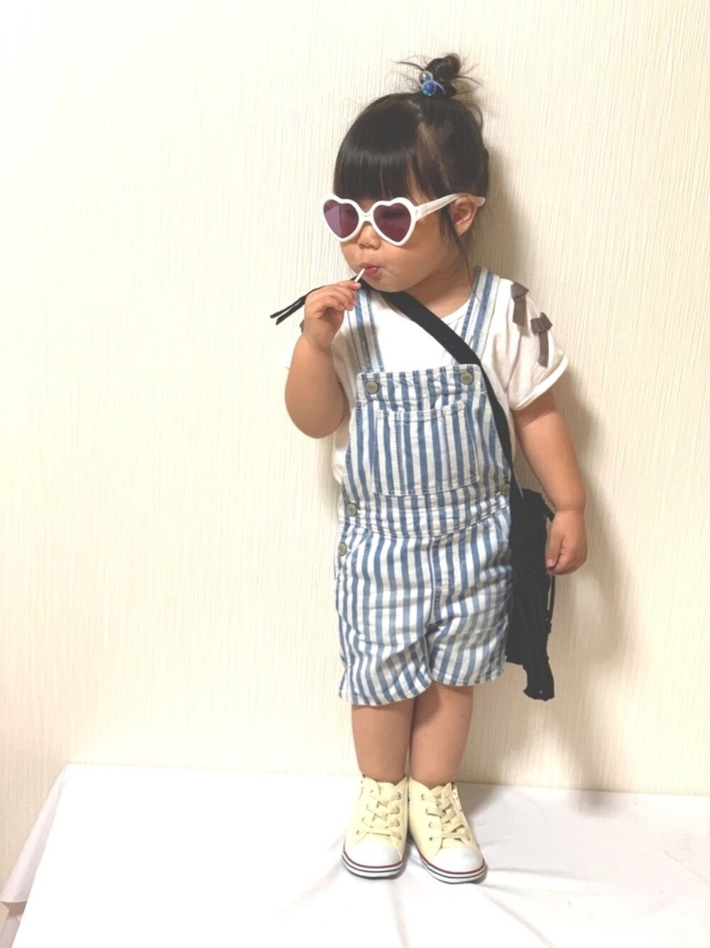 「令和元年ひな祭り、ひなこちゃんお誕生日おめでとう、お誕生日おめでとう！、2歳5ヶ月、キッズコーデ、ストライプ、サロペット、ムチムチBODY」｜「BRANSHESの【プチプラ】肩リボンデザイン半袖Tシャツ（Tシャツ/カットソー、ホワイト系）」を使った、♡MiKo♡さん（キッズ・90cm）の夏コーディネートの1枚目の写真