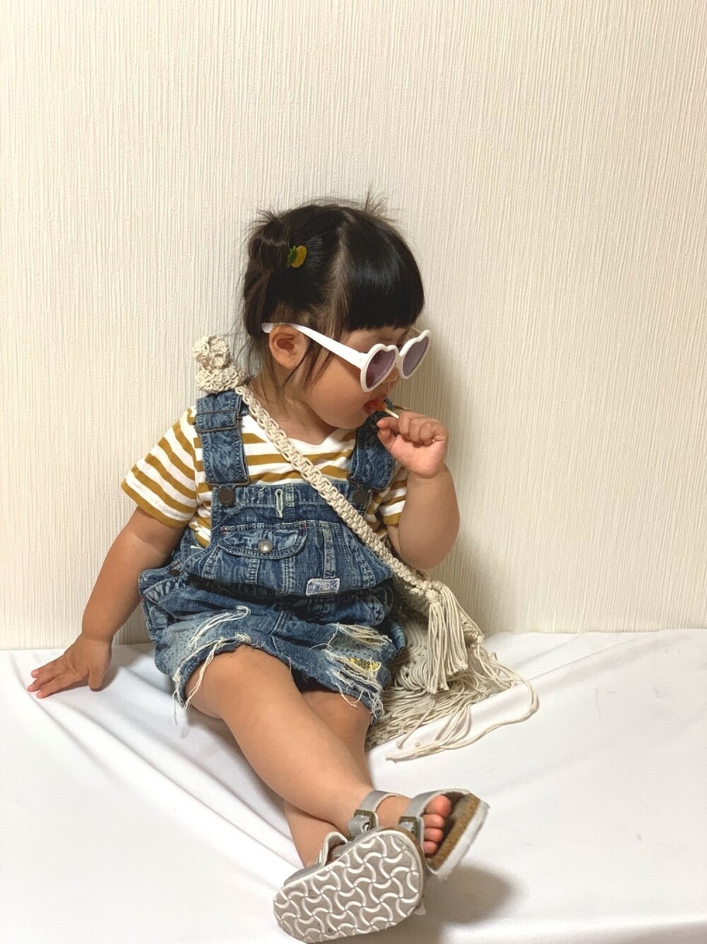 「夏のボーダーフェス、quoti use fith、DENIM DUNGAREE、キッズファッション、2歳5ヶ月、ムチムチBODY、おだんごヘアー、むすこーで」｜「quoti use fithの16/- ボーダーテンジク 半袖 Tシャツ（Tシャツ/カットソー、ベージュ系）」を使った、♡MiKo♡さん（キッズ・90cm）の夏コーディネートの1枚目の写真