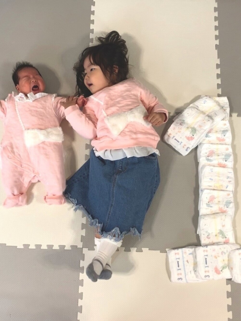 「姉妹コーデ、おそろいコーデ、リンクコーデ、2歳、秋冬コーデ、あかちゃんコーデ、みぃここコーデ」｜「Lily ivoryのアイテム（トップス、ピンク系）」を使った、♡MiKo♡さん（キッズ・90cm）の秋コーディネートの1枚目の写真