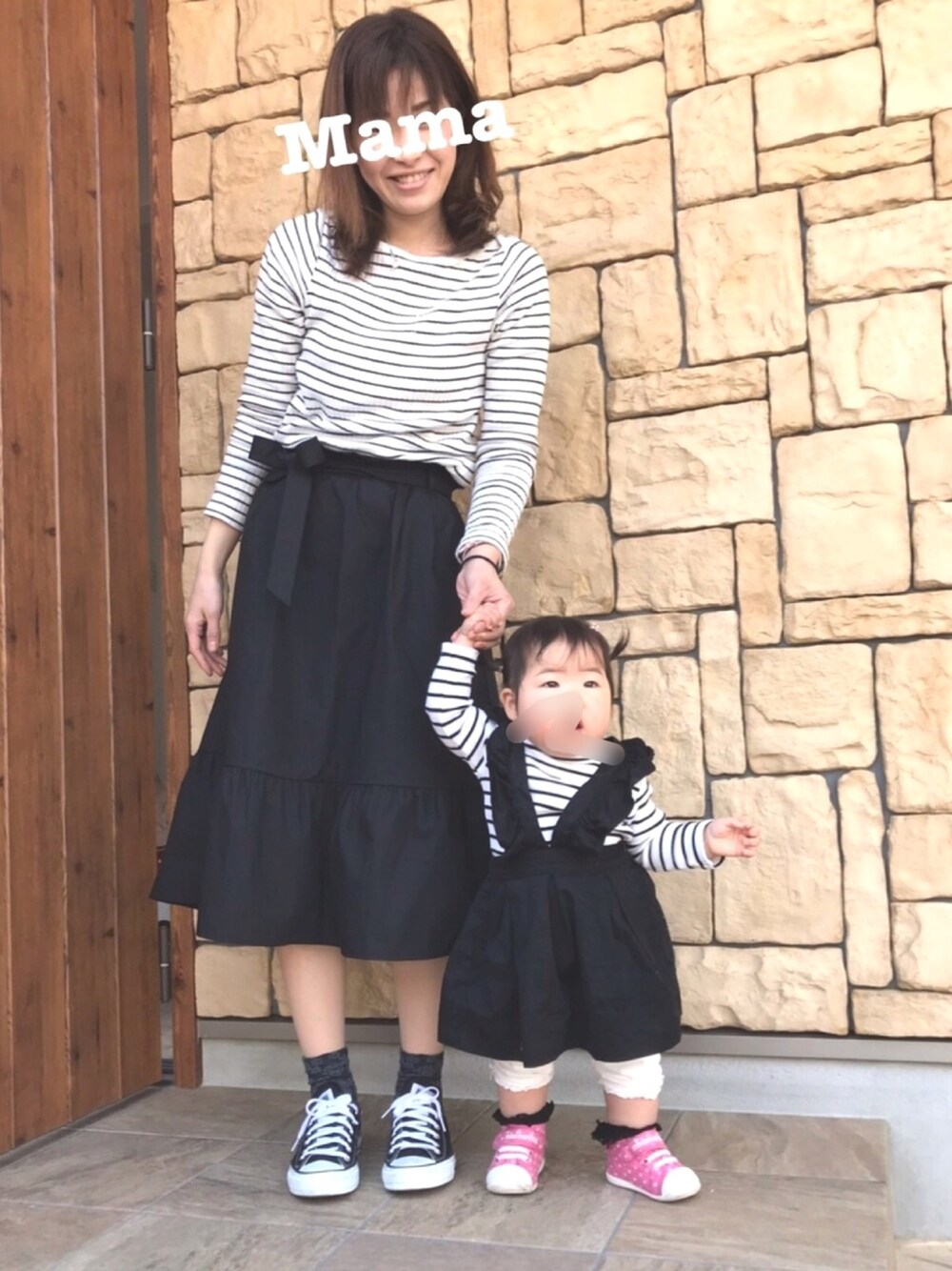 「春コーデ、おやこーで。、親子でおそろい、リンクコーデ、ボーダー、ジャンパースカート、スカート、コンバース、おんなのこ、ブランシェス」｜「NANO universeのロングジレXカットソーSET（ニット/セーター、ブラック系）」を使った、♡MiKo♡さん（レディース・163cm）の春コーディネートの1枚目の写真