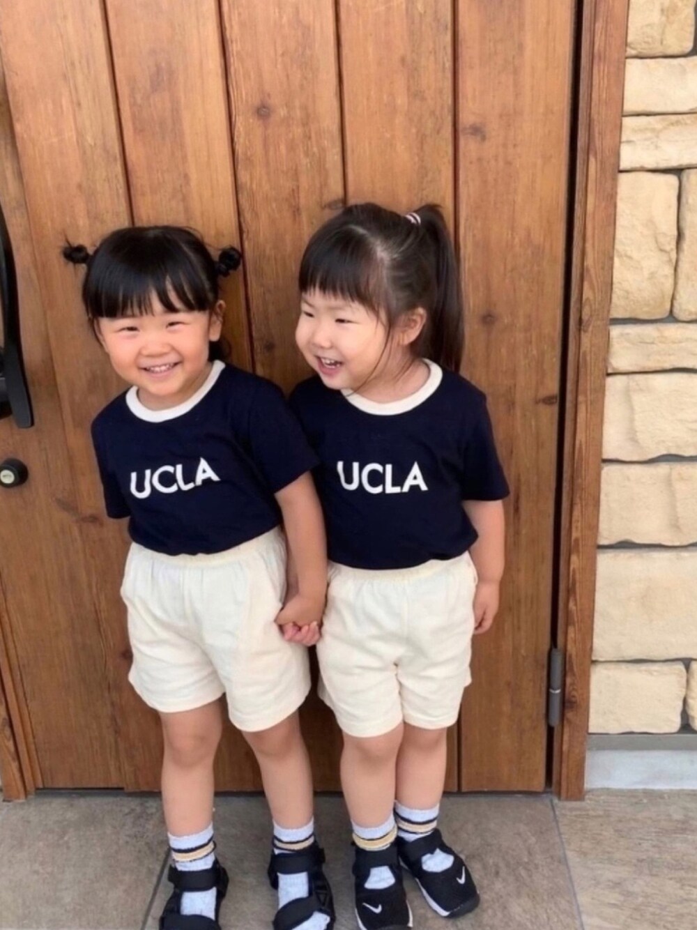 「オソミー、セットアップ、UCLA、お揃い、エアリフト、3歳、ハーフパンツ、夏だ！Tシャツ着よう！、スポーツサンダル」｜「UCLAのアイテム（Tシャツ/カットソー、ブルー系）」を使った、♡MiKo♡さん（キッズ・90cm）の夏コーディネートの1枚目の写真