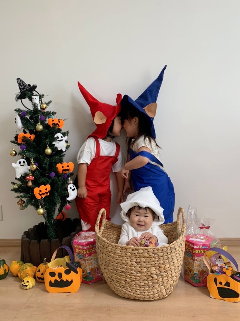 「オソミー、ぐりとぐら、コスプレ、いまさら、ハロウィン、おそろいコーデ」｜「ぐりとぐらとたまご集❤️のアイテム（おもちゃ、その他）」を使った、♡MiKo♡さん（キッズ・90cm）の秋コーディネートの1枚目の写真