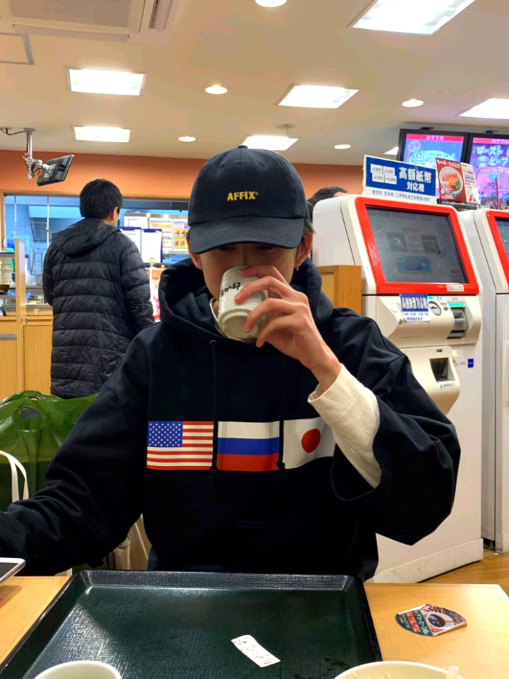 「冬アウター着回しチャレンジ、黒コーデ、パーカー、黒パーカー、キャップ、ストリートMIX」｜「AFFIX（表示禁止）のアイテム（キャップ、ブラック系）」を使った、yuuuuuさん（メンズ・180cm）の冬コーディネートの1枚目の写真